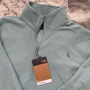 North face men’s size large blue quarter zip.